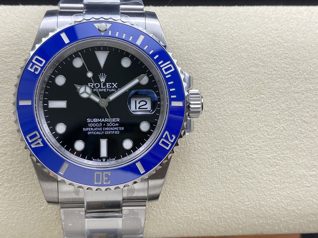 Rolex Submariner Luxury Dive Watch, 41mm Stainless Steel Case, Calibre 3235 Automatic Movement, Stainless Steel Strap