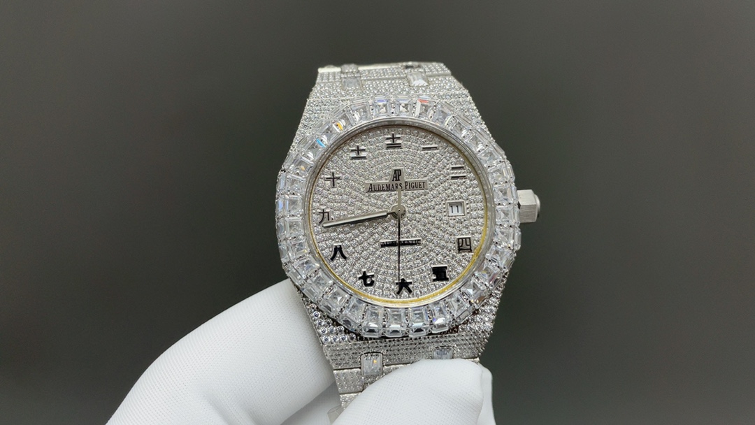Audemars Piguet Royal Oak Luxury Watch, 40mm Silver - Tone Diamond - Set Case, Automatic Movement, Diamond - Encrusted Metal Strap