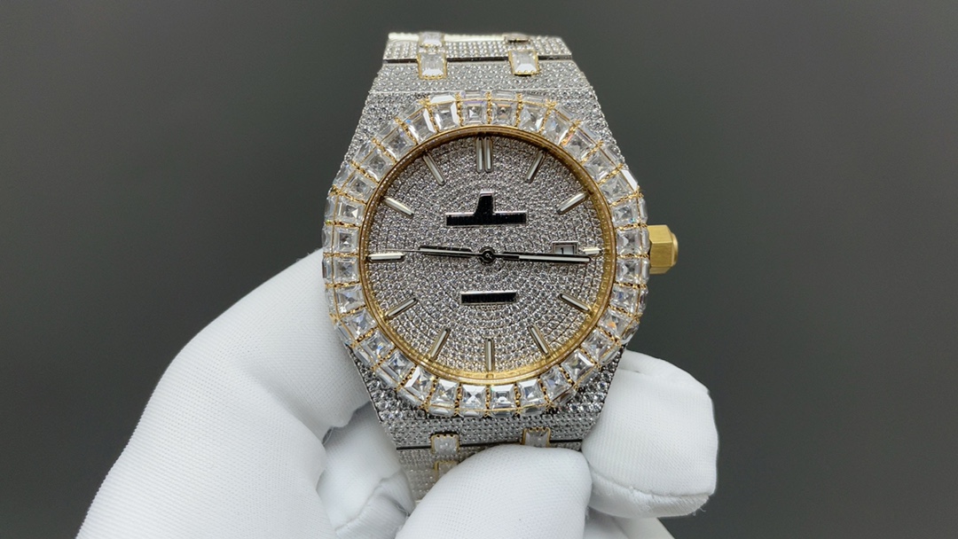 Audemars Piguet Royal Oak Luxury Watch, 40mm Two - Tone (Gold & Silver - Tone) Diamond - Set Case, Automatic Movement, Diamond - Encrusted Metal Strap