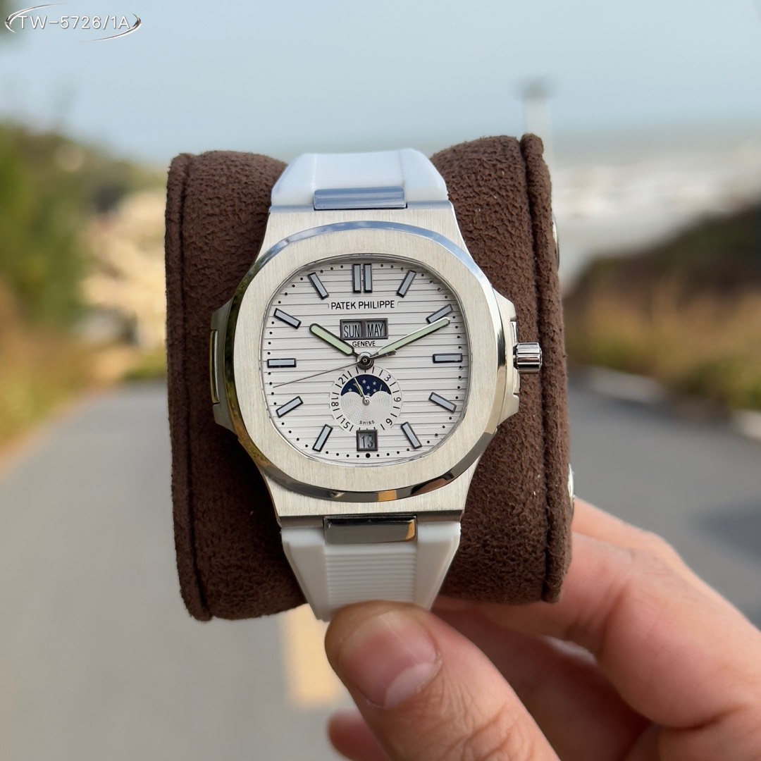 Patek Philippe Nautilus 5726/1A White Dial Annual Calendar Moon Phase White Rubber Strap Watch, Calibre 324 S QA LU 24 H Movement