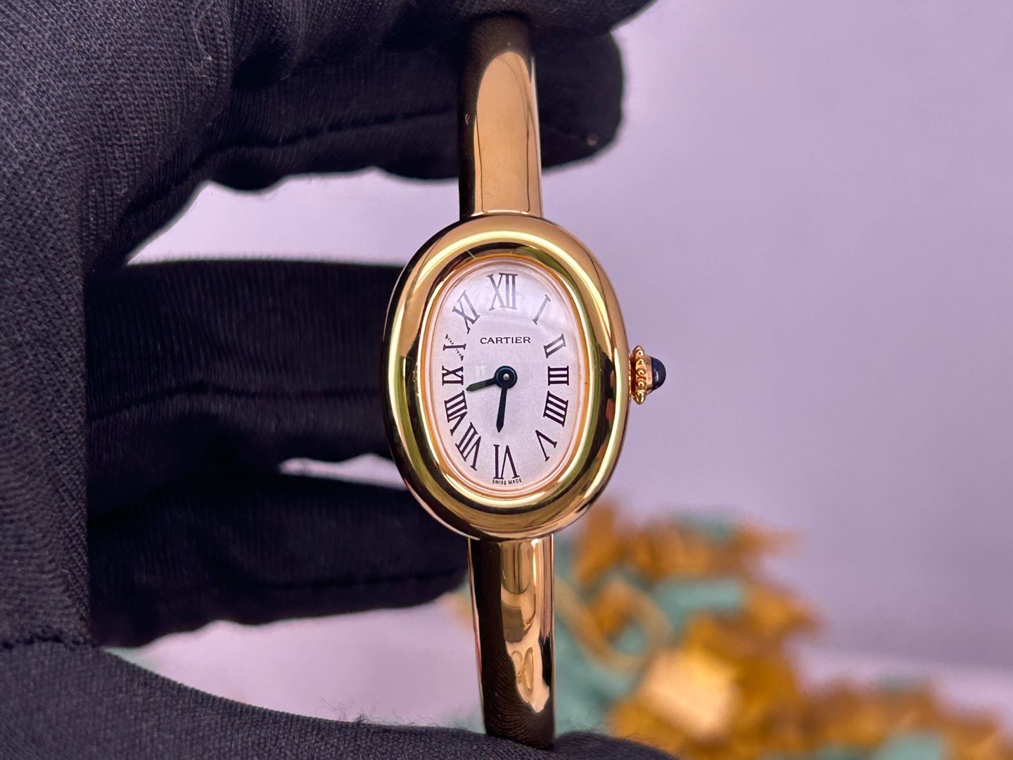 Cartier Baignoire Oval Mother - of - Pearl Dial 18K Gold Bangle Watch, Quartz Movement