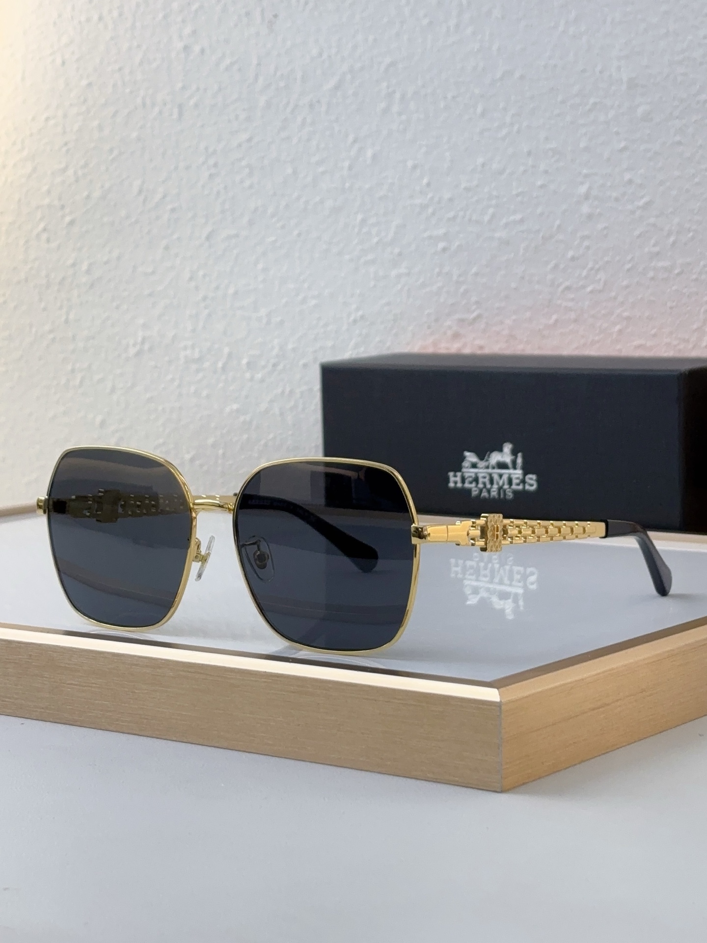 Hermès Square Sunglasses with Pink Braided Temples & Gold Frames (Model: HER8023)