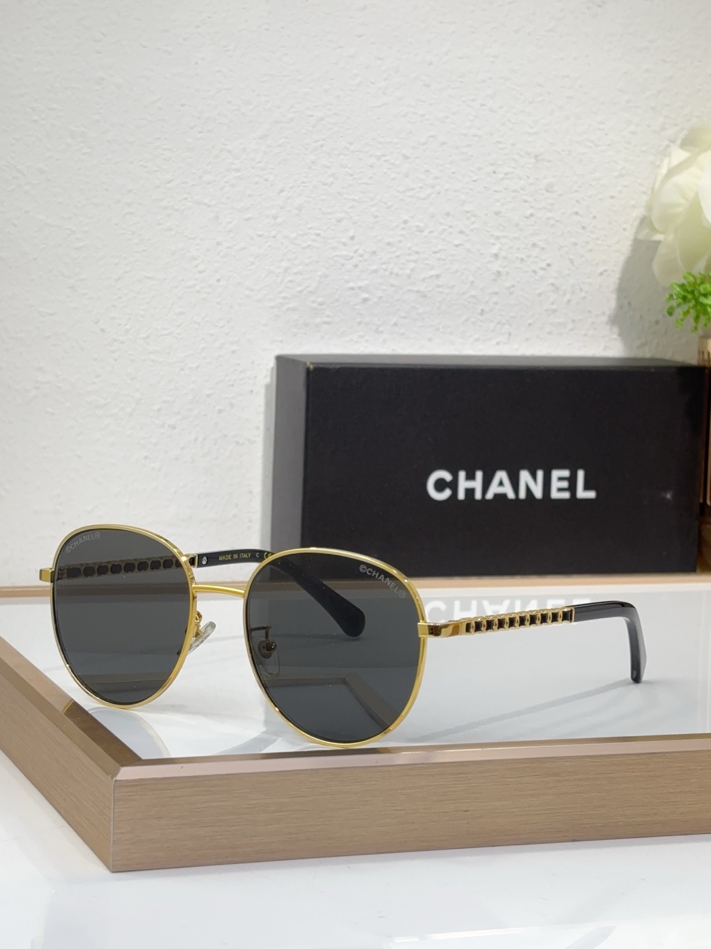 Chanel Round Sunglasses with Gold Chain - Link Temples (Model: CH4280)