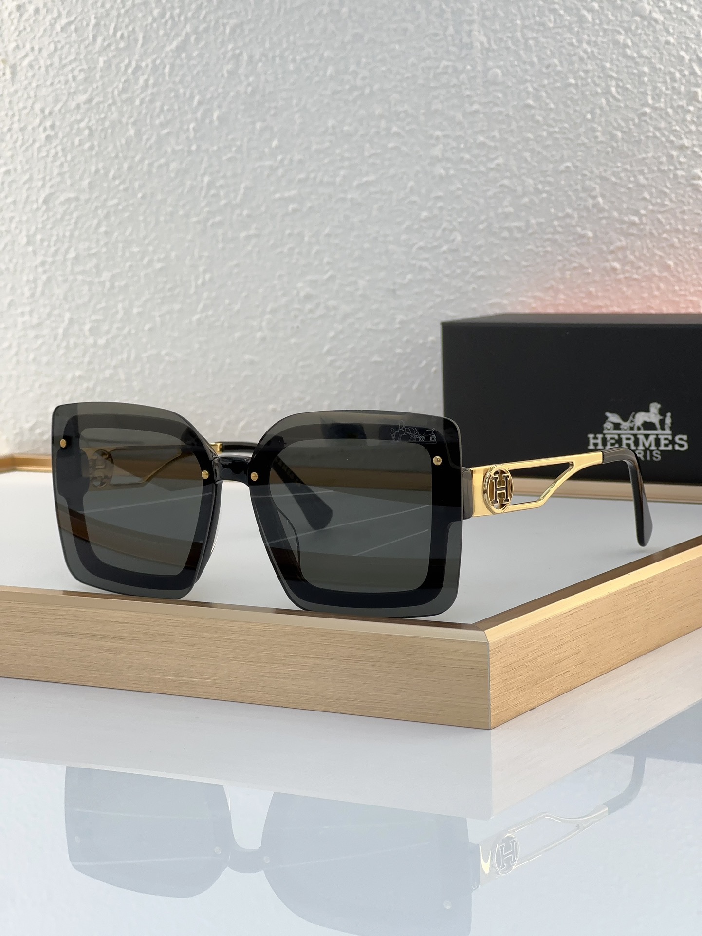 Hermès Black - Gradient Acetate Square Sunglasses (Model: HER005S)