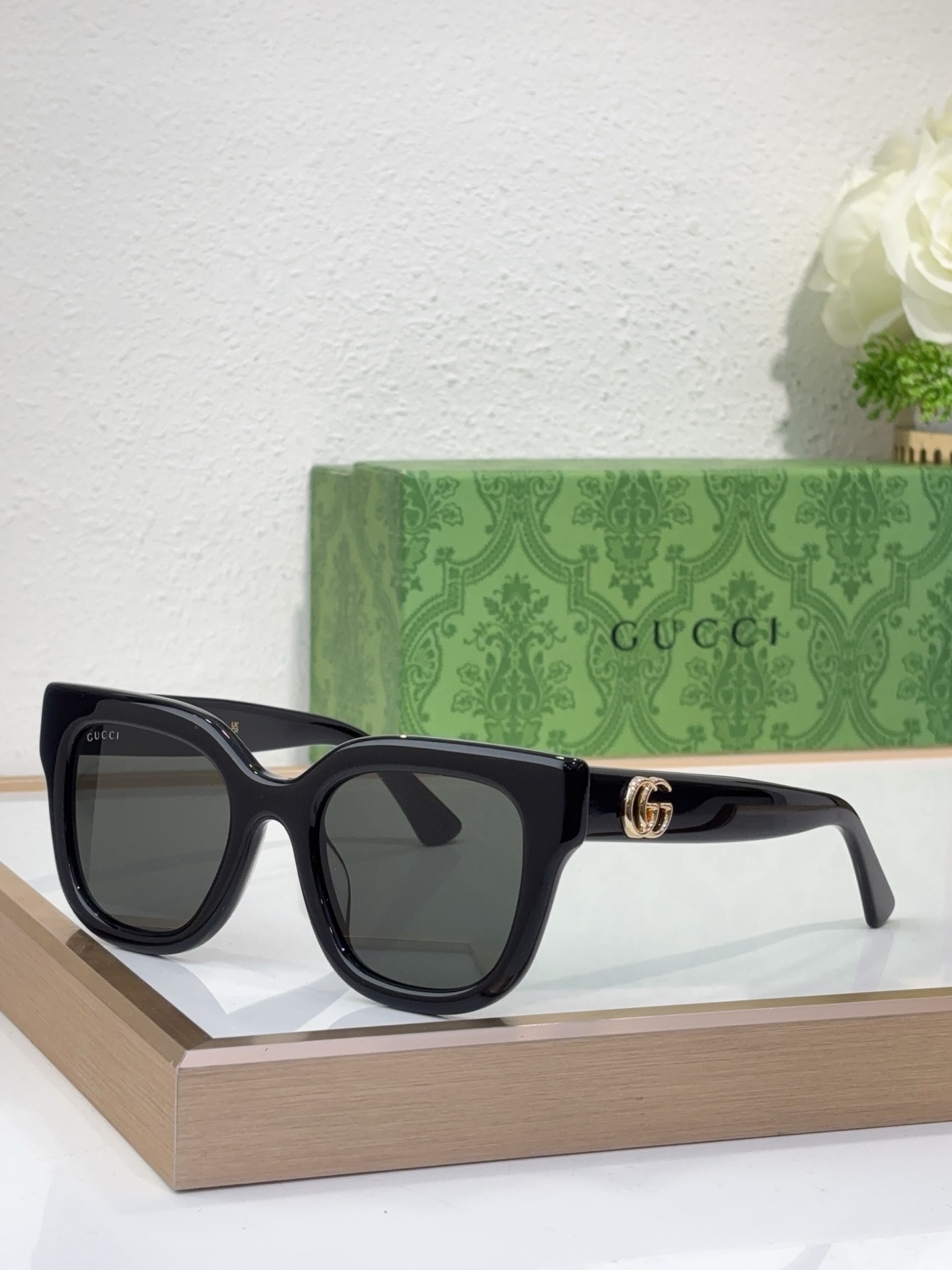 Gucci Square Blue Marbled Acetate Sunglasses with GG - Patterned Colored Lenses & Silver - Tone Double G Temple Accents (Model: GG1289S)