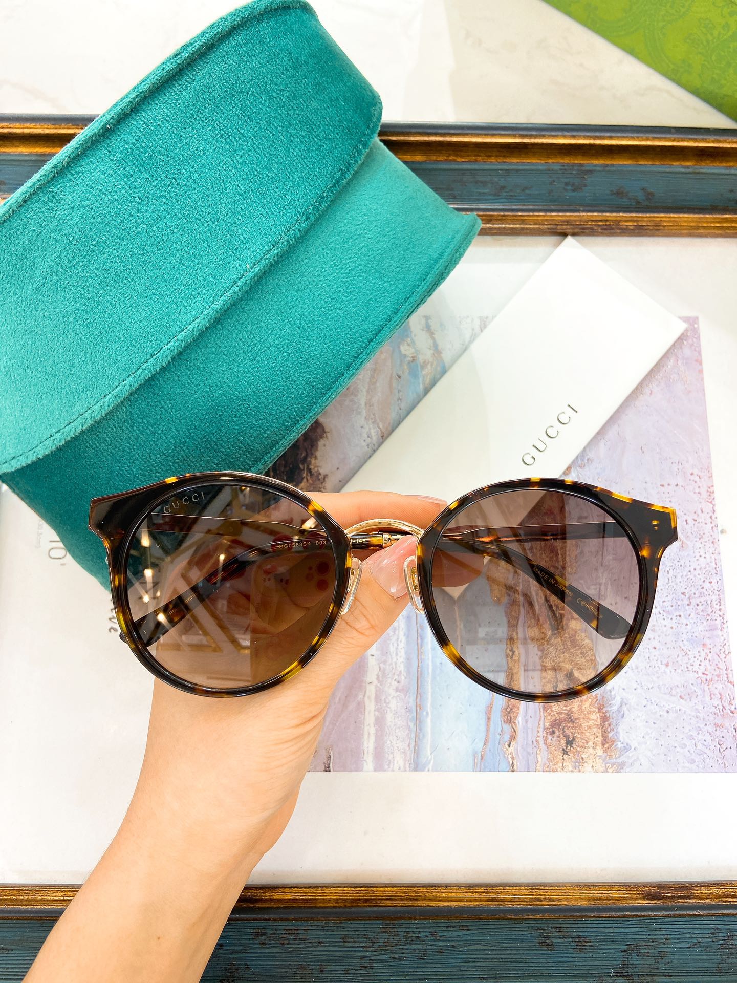 Gucci Round Acetate - Metal Sunglasses with Gradient Purple Lenses, Black Frame & Gold Accents - GG1001S