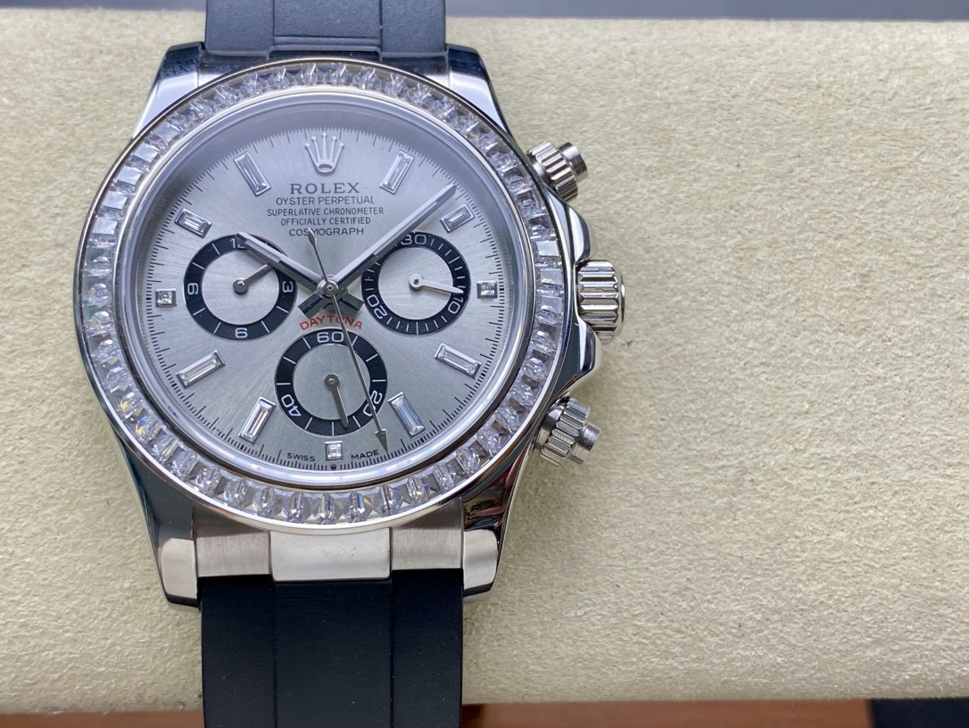 Rolex Oyster Perpetual Cosmograph Daytona – Yellow Gold with Baguette Diamond Bezel (Approx. 40mm)
